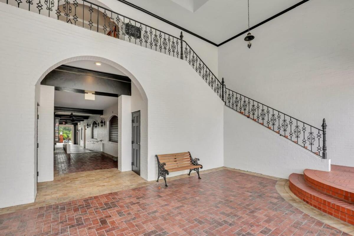 Eagle'S Nest - Spacious Loft Downtown - Near Gsu Стейтсбъро Екстериор снимка